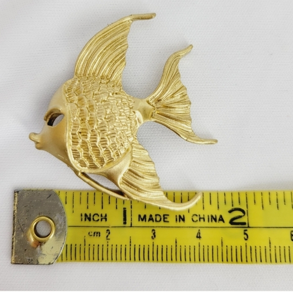 Vintage Gold Angelfish Brooch - Picture 5 of 5